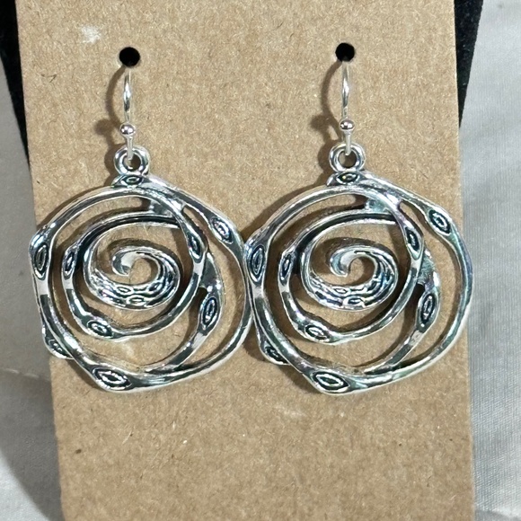 2/$20 Silver tone round swirl hook earrings Metal is textured like wood NWOT - Picture 1 of 11